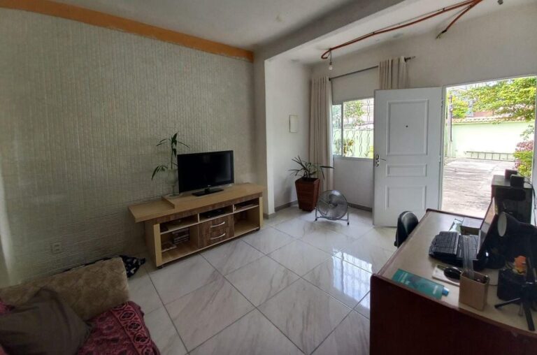 Casa 225 m² com Suíte e Garagem p/ 4 Carros – Coração de Realengo