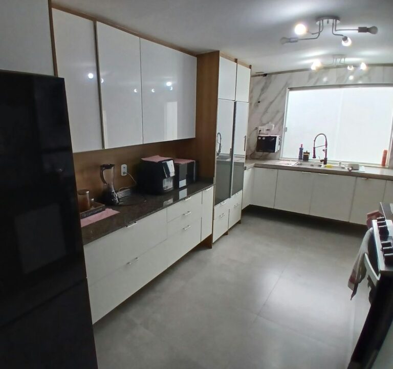 Casa Duplex de Fundos com Quintal